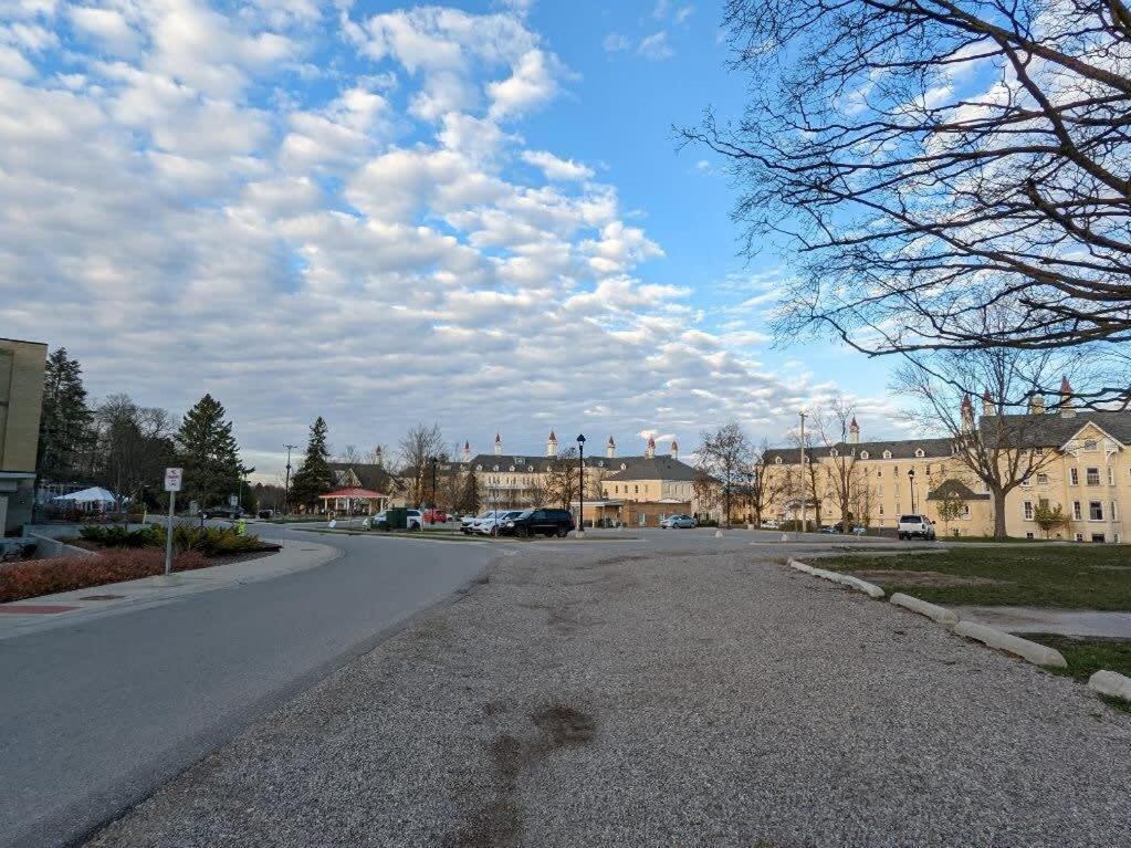 Condo On State Hospital Grounds! Traverse City Luaran gambar