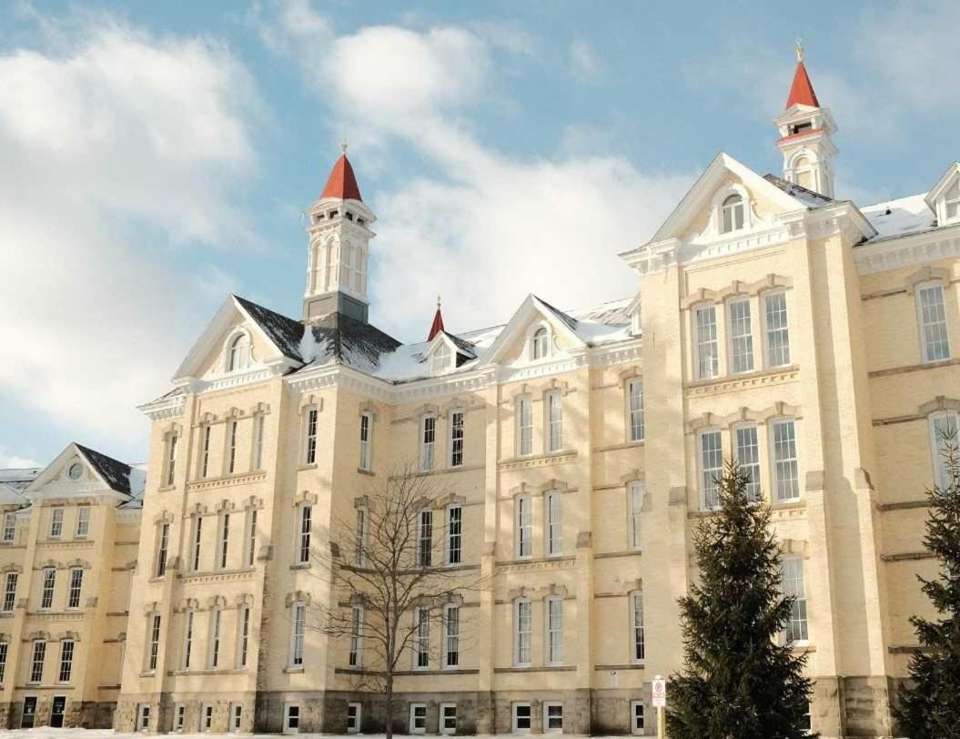 Condo On State Hospital Grounds! Traverse City Luaran gambar